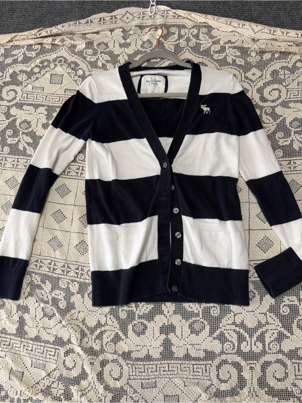 Y2K Abercrombie & Fitch Women's Navy and White Striped Cardigan Sweater